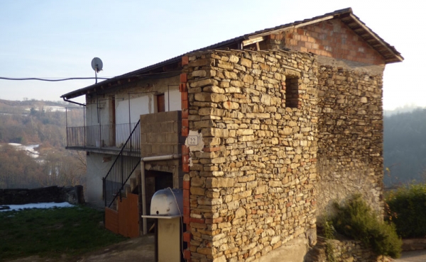 3 Rustici in pietra (74)