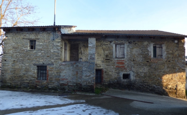 3 Rustici in pietra (76)