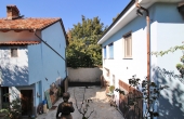 DGL218, Proprietà composta da due case con giardino nell'antico borgo di Dogliani castello