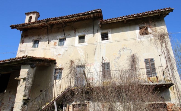 Cascina ex convento con terreno (110)