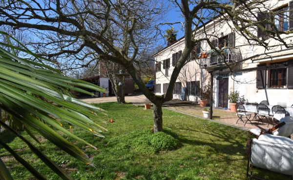 Renoviertes Landhaus in ruhiger Lage 