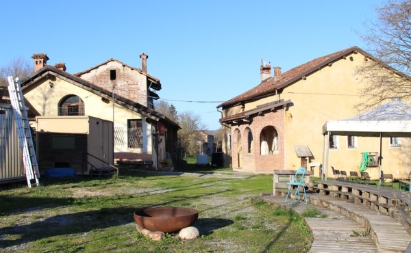 Cascina ex convento con terreno (121)