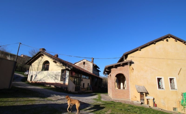 Cascina ex convento con terreno (77)